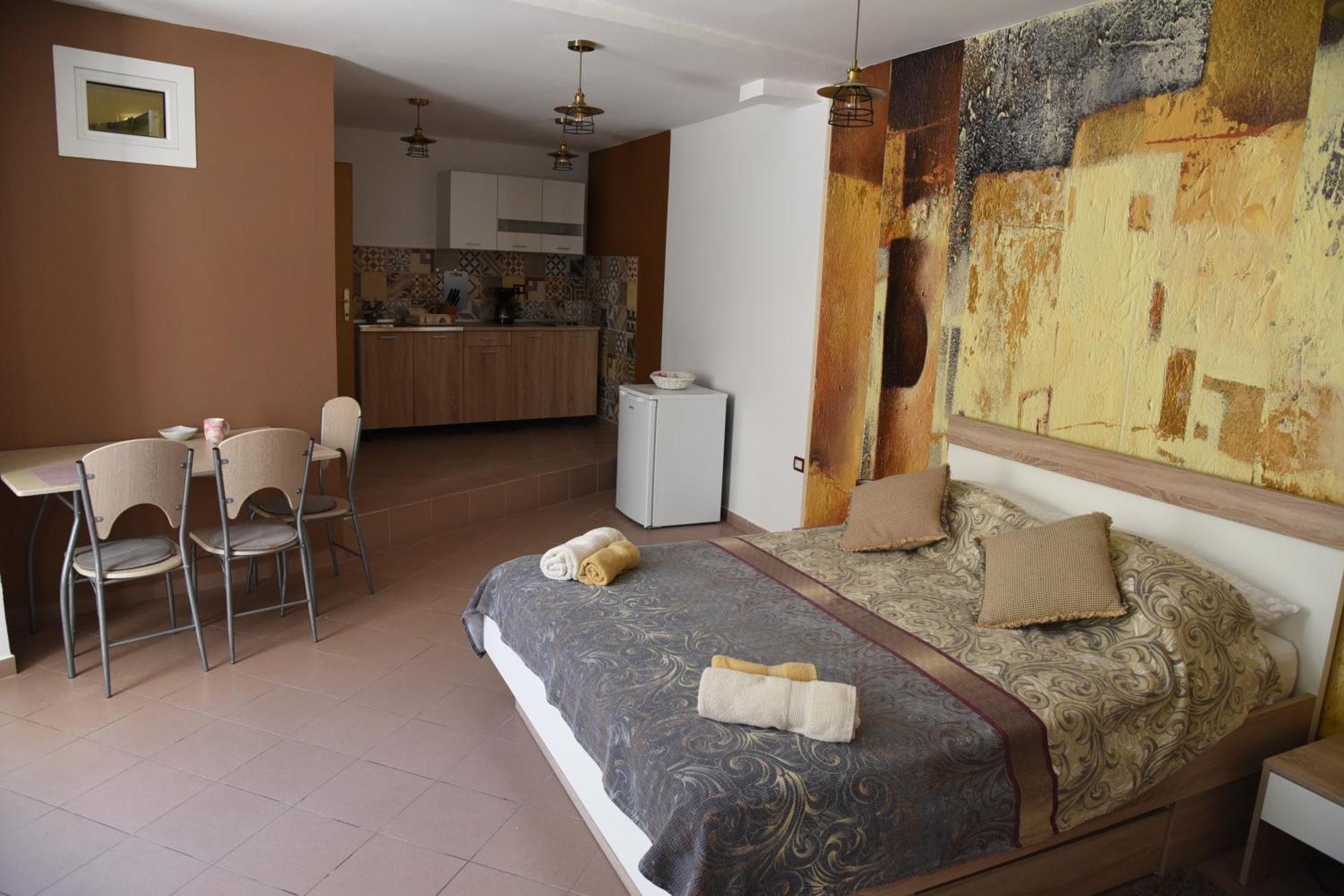 Central Apartments Circolo Ровінь Екстер'єр фото