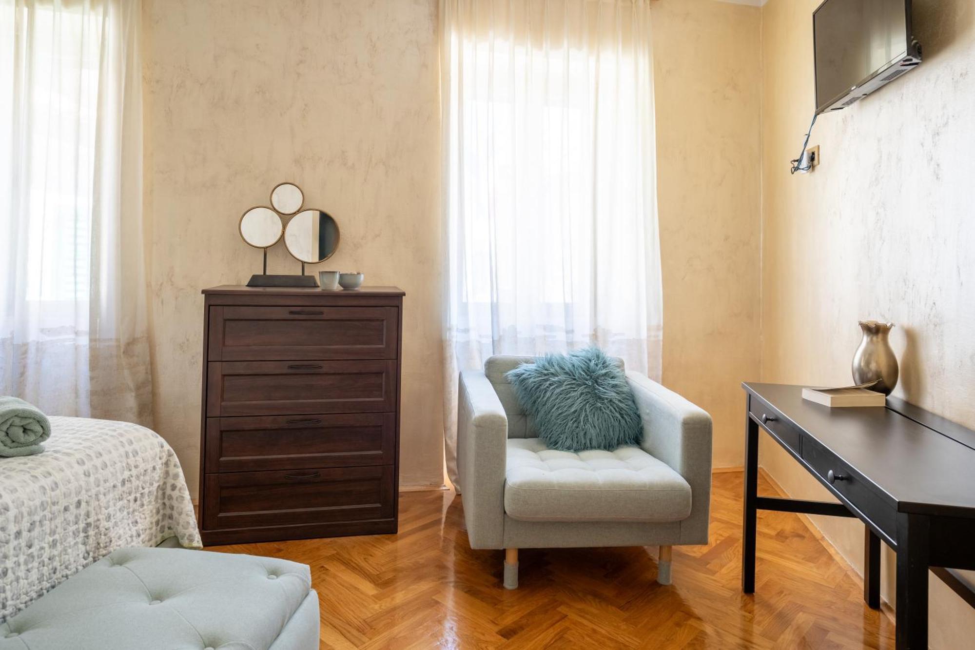Central Apartments Circolo Ровінь Екстер'єр фото