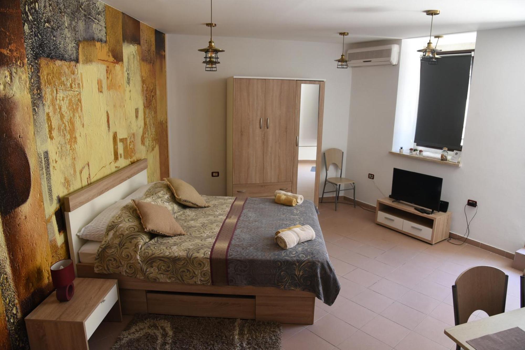 Central Apartments Circolo Ровінь Екстер'єр фото
