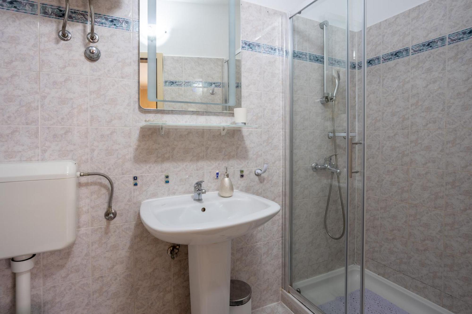 Central Apartments Circolo Ровінь Екстер'єр фото